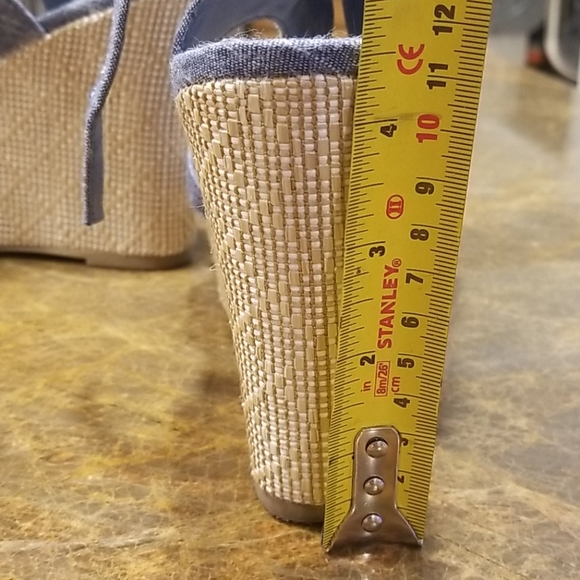 Denim platform sandals. - Picture 6 of 6